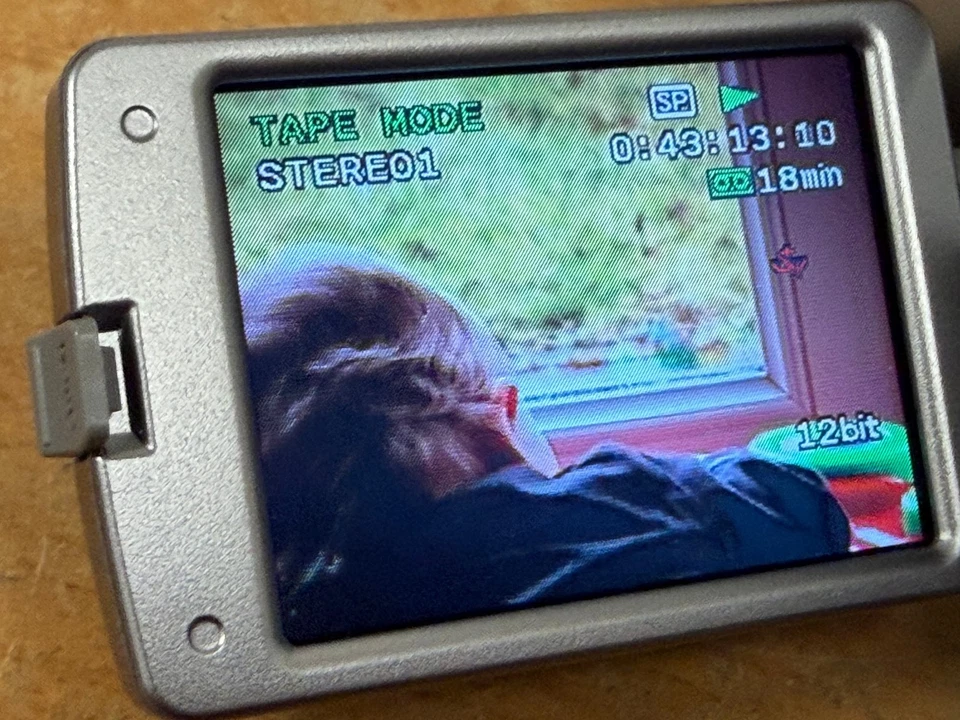 Canon MVX350i Digital Video Camcorder 20x Optical Zoom PAL Mini DV Tape Recordin - Image 4 of 4