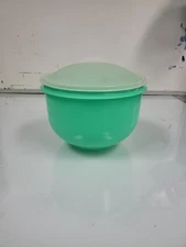 Vintage Tupperware Lettuce Keeper Crisper Green #1424-3 With Dome Lid