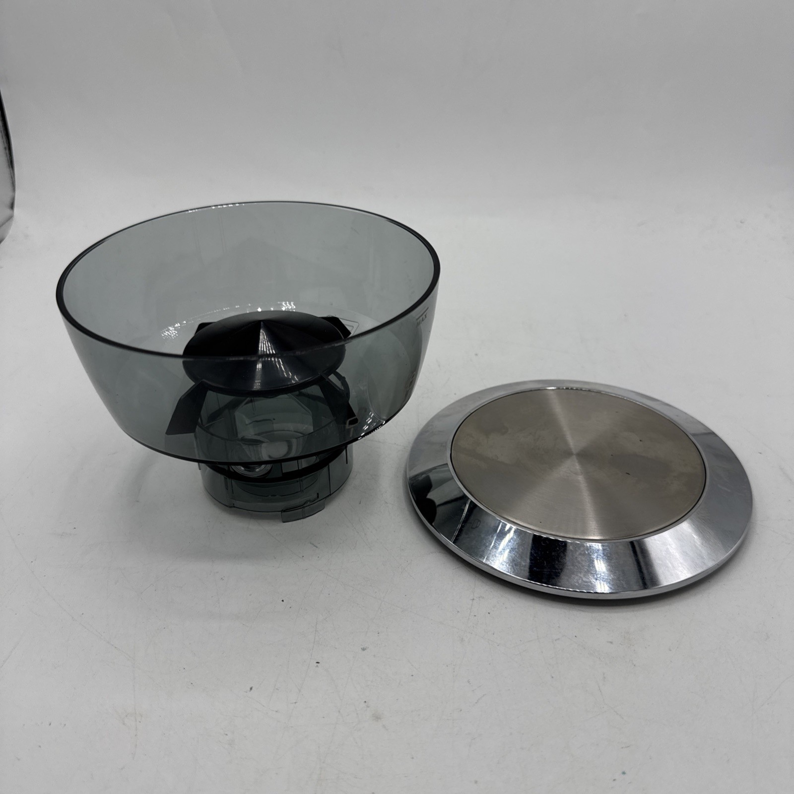 DeLonghi La Specialista Maestro Espresso Coffee Machine EC9665M Hopper