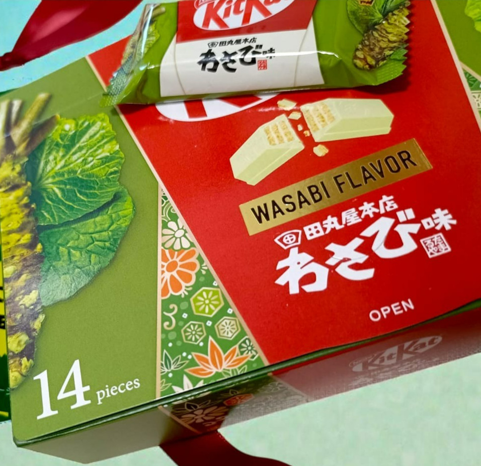 Japanese Wasabi Flavor Mini Gift Box | Kitkat Wasabi +  Wasa