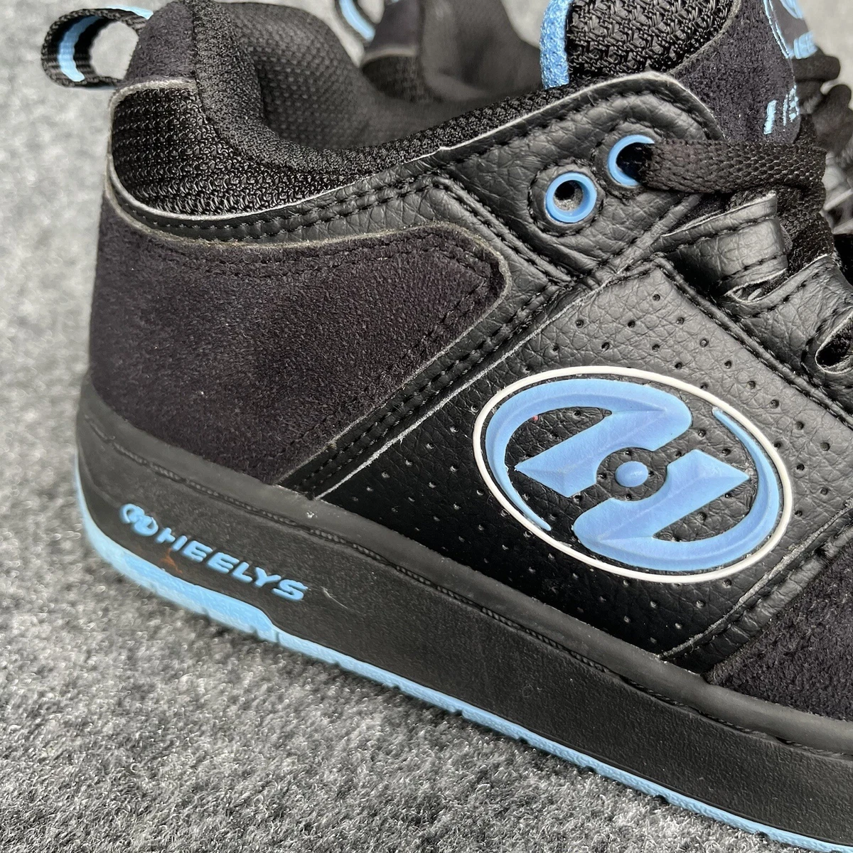 Light store blue heelys