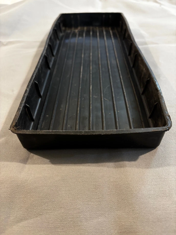 Datsun Nissan 520 410 411 Battery Tray–Approx inside dimensions 13-1/2” x 5-1/2" Foto 4 de 4