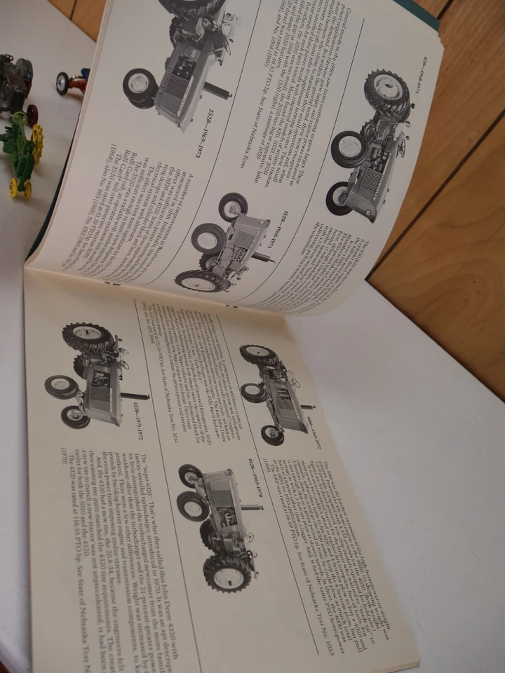 ERTL1/64 John Deere 4000 Series Juego Tractor 4 Piezas 15216 LOTE Libro Foto 4 de 4