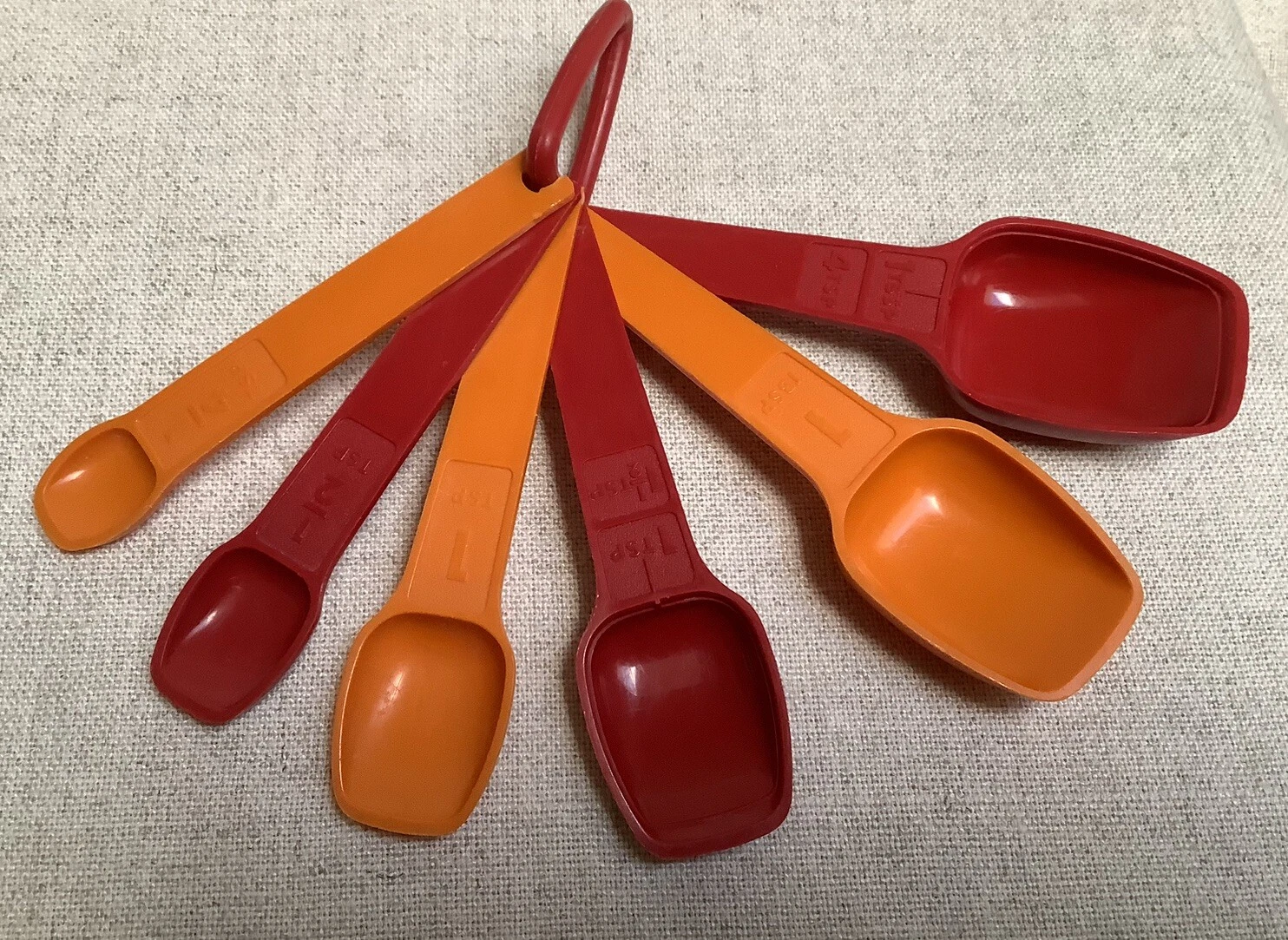 Vintage 6 Tupperware Measuring Spoons Set D Ring Harvest Orange & Red