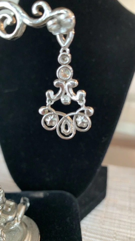 Висячие серьги Nadri с заклепками из хрусталя и паве серебристые - Изображение 3 из 4