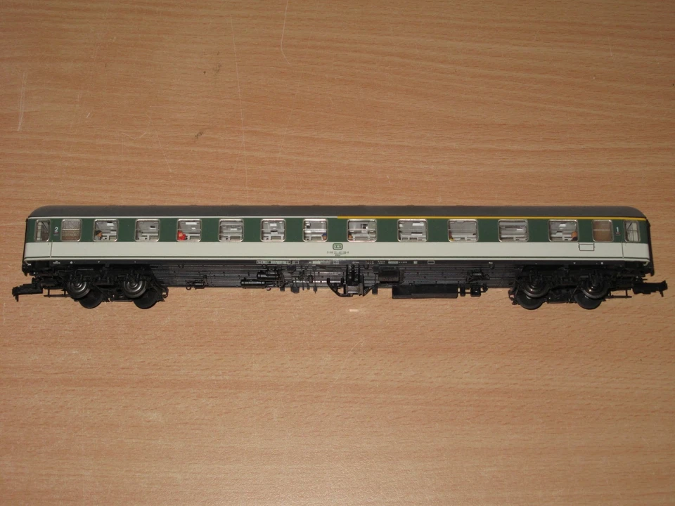 ADE H0 Bausatz Modell-D-Zugwagen DB Grün in TOP