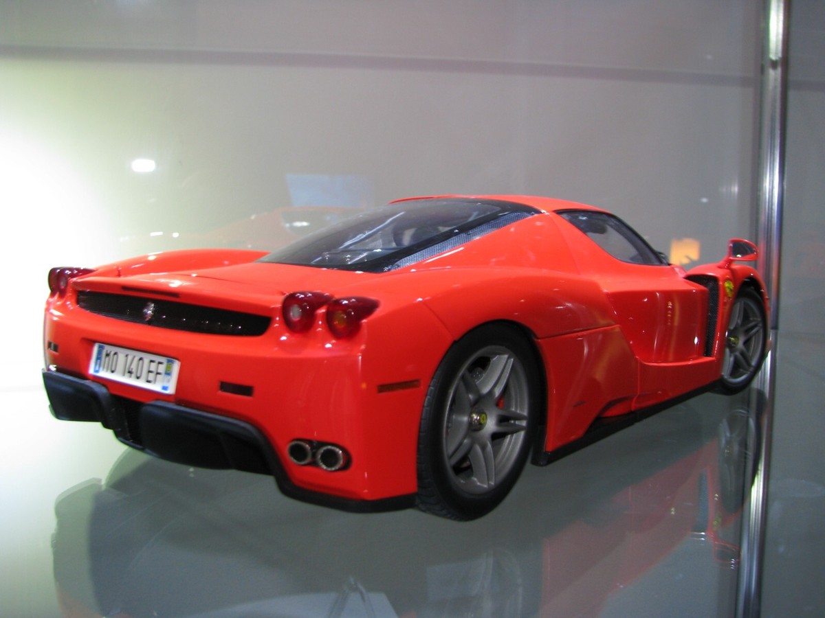 1/12 SCALE KYOSHO FERRARI ENZO ROSSO SCUDERIA RED #08606RP 1/12 SCALE KYOSHO FERRARI ENZO ROSSO SCUDERIA RED #08606RP