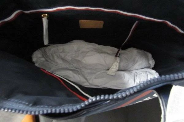 BOLSO DE HOMBRO TOMMY HILFIGER SKYLAR NUEVO CON ETIQUETAS BOLSO DE NAILON Foto 2 de 4