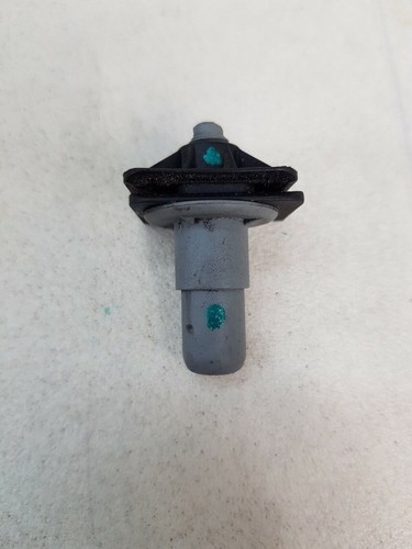 BMW M5 F10 11-16 KÜHLERHALTER HALTER NIPPEL VORNE