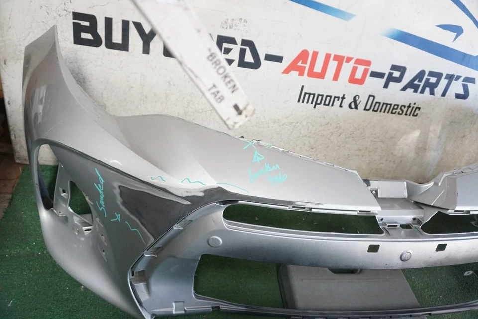 Parachoques delantero Toyota Corolla SE XSE 2017-2019 50th 2018 OEM UF99784 con daños Foto 3 de 4