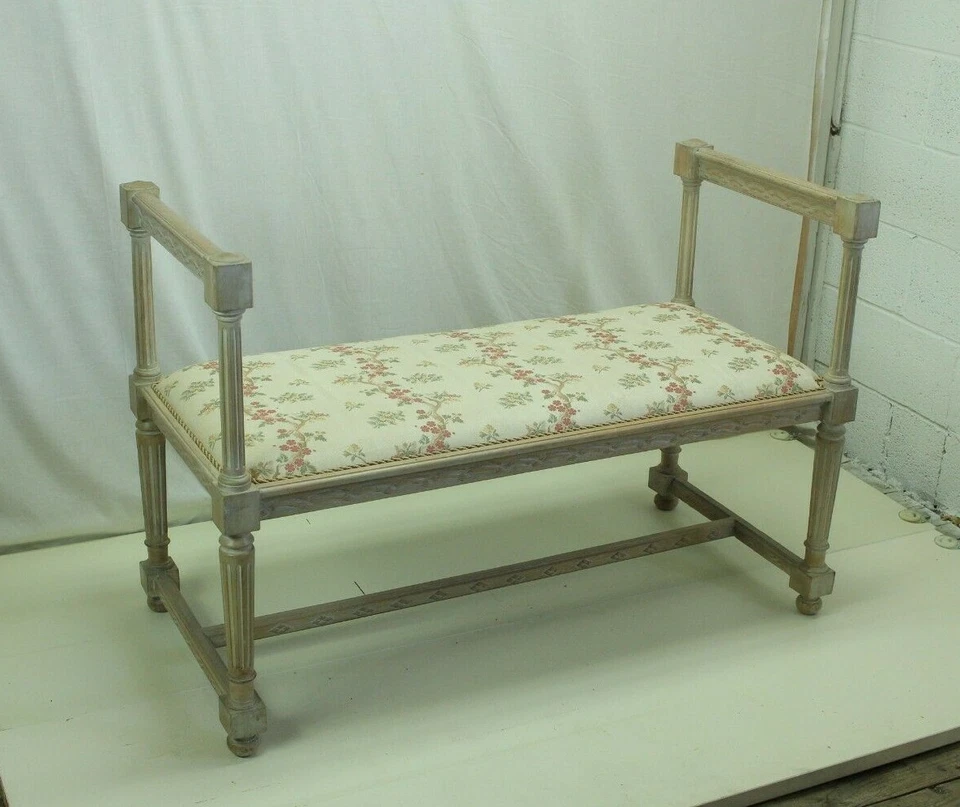 Banco de ventana/pasillo de roble francés blanco en escabeche del siglo XIX Foto 2 de 4