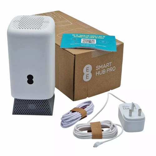 EE Smart Hub Pro Router - WiFi 7 - SH40J FTTP 119746 - Tri-Band 6GHz 5GHz 2.4GHz - Picture 2 of 5