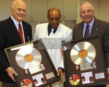 NEIL ARMSTRONG AND FRANK SINATRA JR AT NASA GALA 2008 8X10 PHOTO