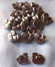 36 ANCIENS BOUTONS  POULE  ANCIEN STOCK   DIAMETRE  1,6 CM