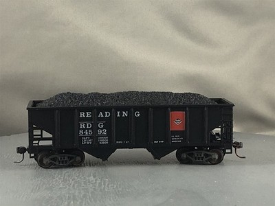 Train Miniature - Reading - 36' Twin R/S Hopper w/Load # 84592