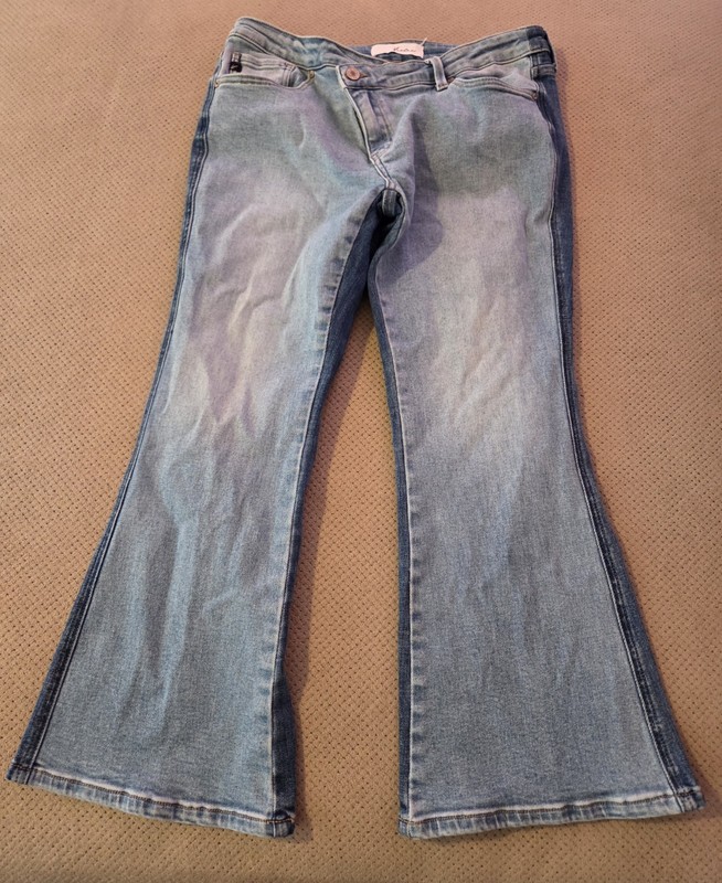 KanCan Women's Lia 2-Tone Mid Rise Cropped Flare Jeans AC2 Indigo Size 8...