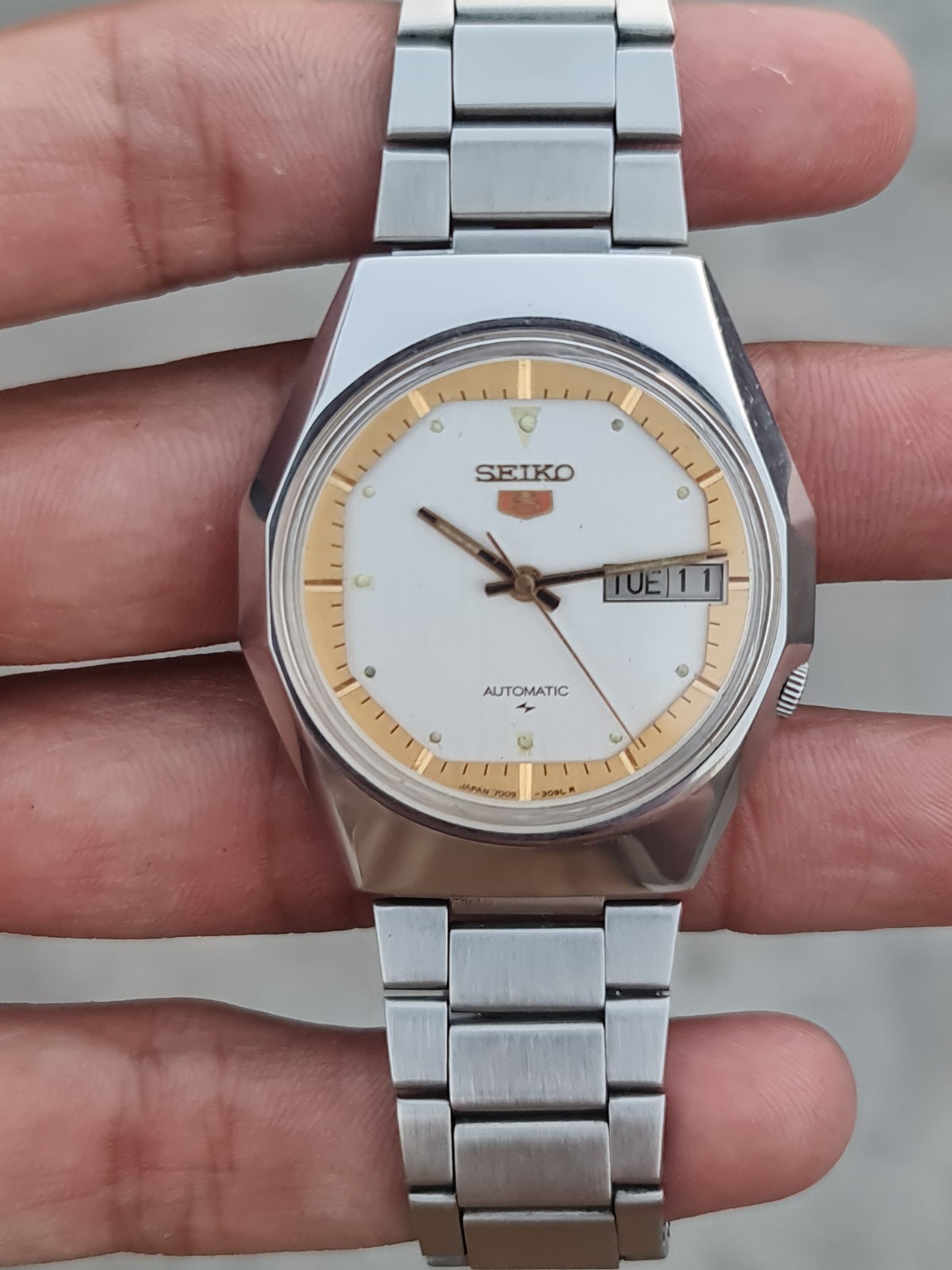 RARE Seiko 5 Vintage White Dial Orange 5 Logo Automatic Mens Watch 7009-8440 image 2