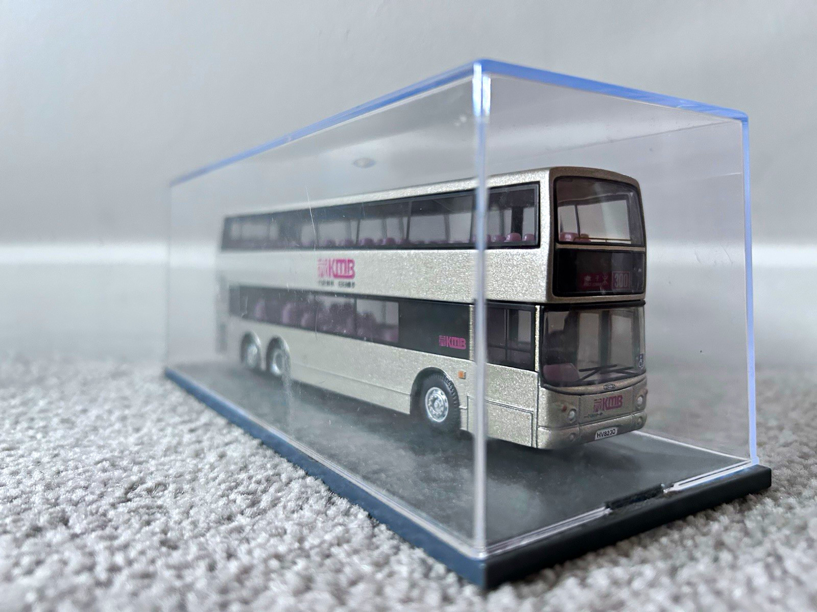 Corgi KMB Dennis Trident ALX500 Route 300 1:76 Model bus