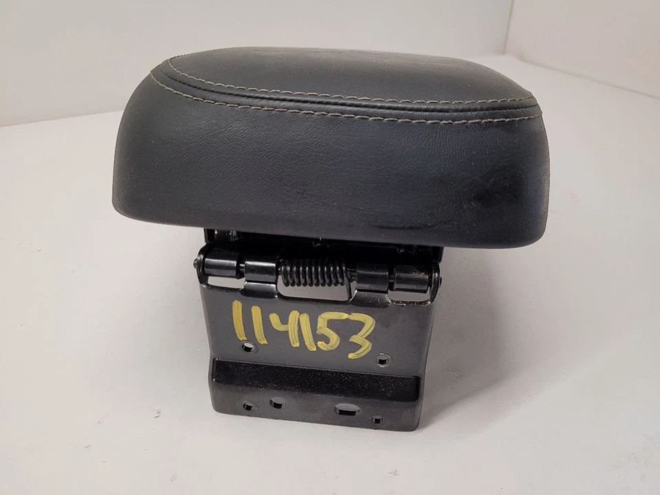 15 16 17 18 19 20 21 22 23 Chrysler 300 Center Console Lid Front Black  Foto 4 de 4