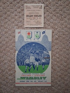 ENGLAND v SCOTLAND 1951 Ticket in excellent condition programme