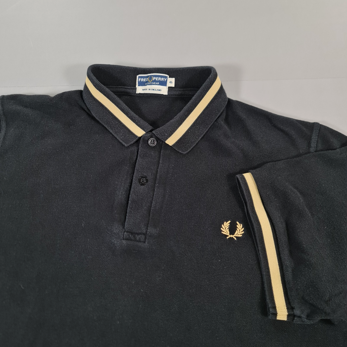 Fred Perry Mens Polo Shirt Black 46 Made In England M2 Gold Logo