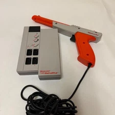 Nintendo NES Zapper Orange & NES Satellite Wireless Receiver Set NES-005 NES-032