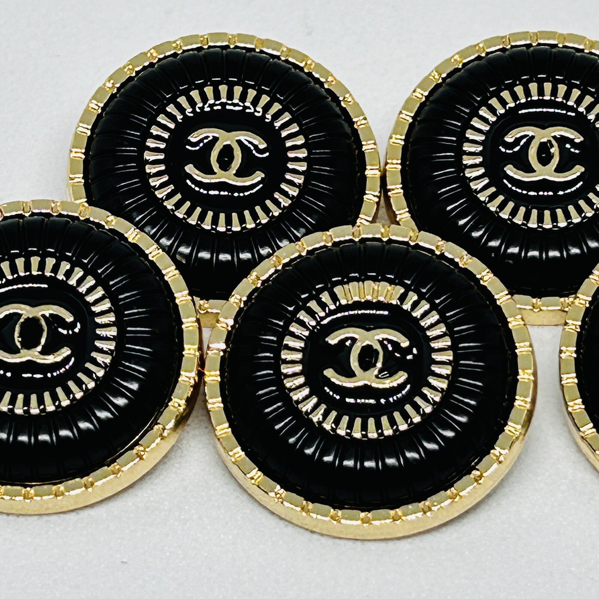 10 Chanel Buttons Black Gold CC Logo Metal 25mm Vintage 10 Chanel Buttons Black Gold CC Logo Metal 25mm Vintage