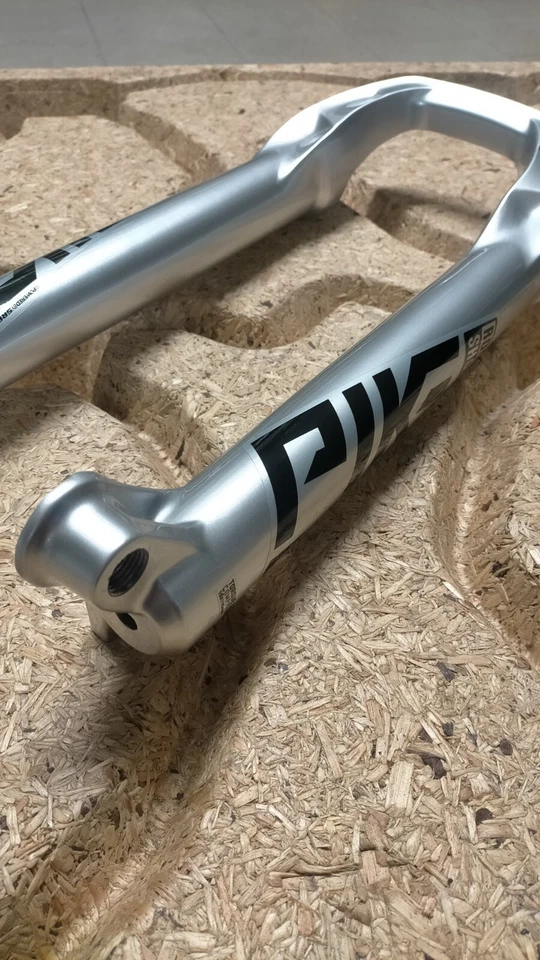 Lower Leg Rock Shox Pike B3 Silver 27.5" 11.4018.091.025 - Immagine 3 di 4