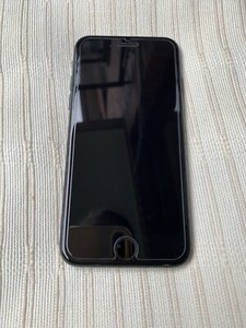 Apple iPhone 7 - 128GB - Akku Neu 100% - Schwarz (Ohne Simlock)- Zubehörpaket