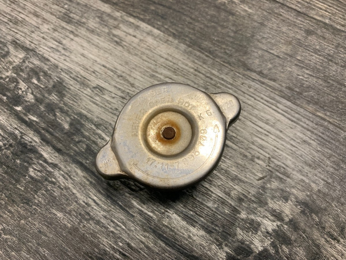 　F800 ラジエータキャップ　17117105798　F800 BMW F800ST F800S F800R F650GS OEM Radiator Cap Cover Lid | eBay