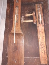 ATTREZZO VINTAGE PER LA PRESSATURA TRECCE DI PAGLIA per fare cappelli.