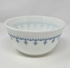 Vintage Pyrex Snowflake Garland Mixing Bowl #402  1 1/2 Quart