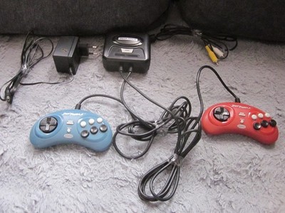 Sega Mega Drive Konsole Mini mit 2 Installierte Spiele und 2 Street Fighter 2 Co