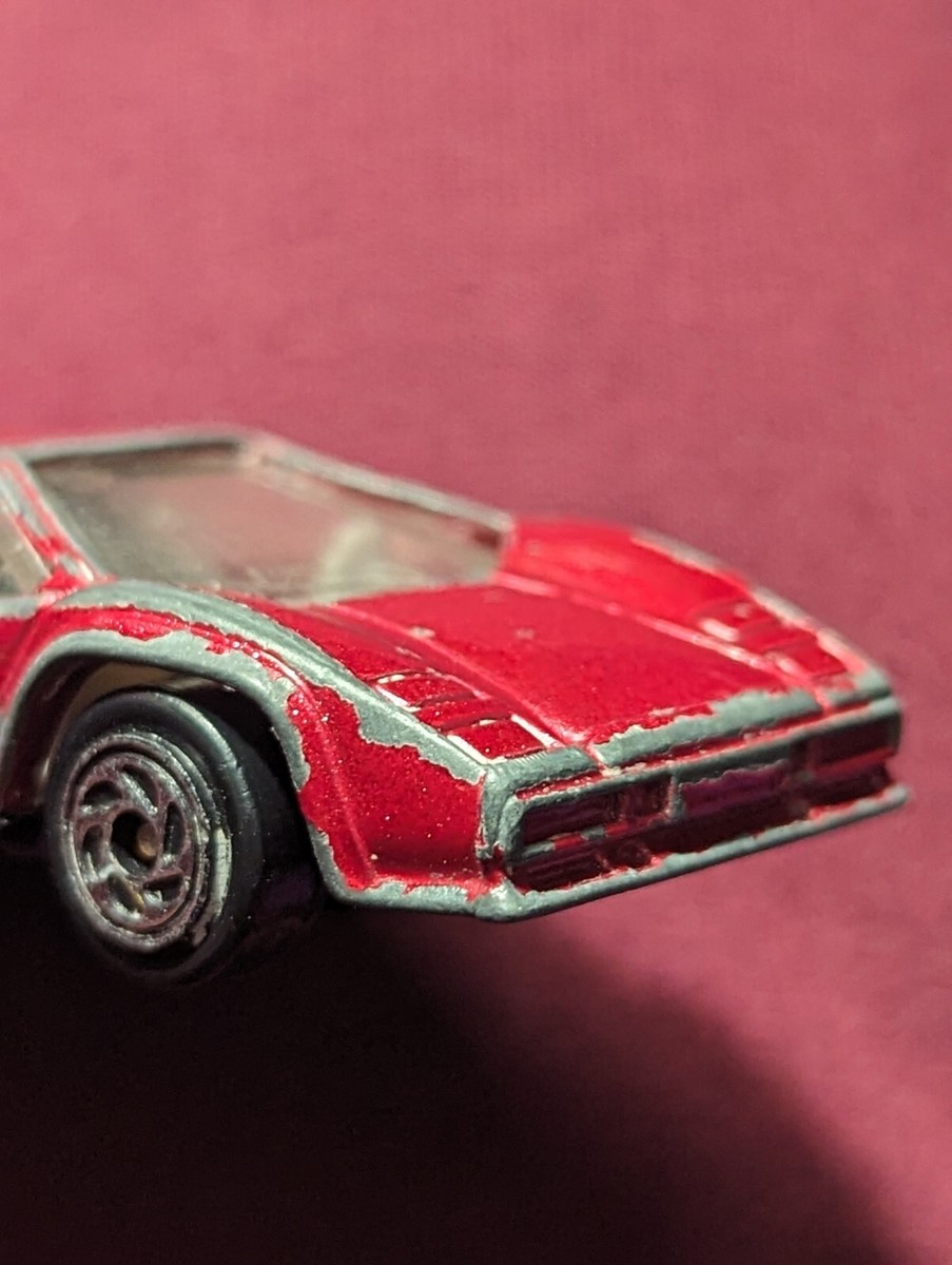 SLEEK 1985 LAMBORGHINI COUNTACH LP 500 S METALLIC RED 1:64 SCALE W