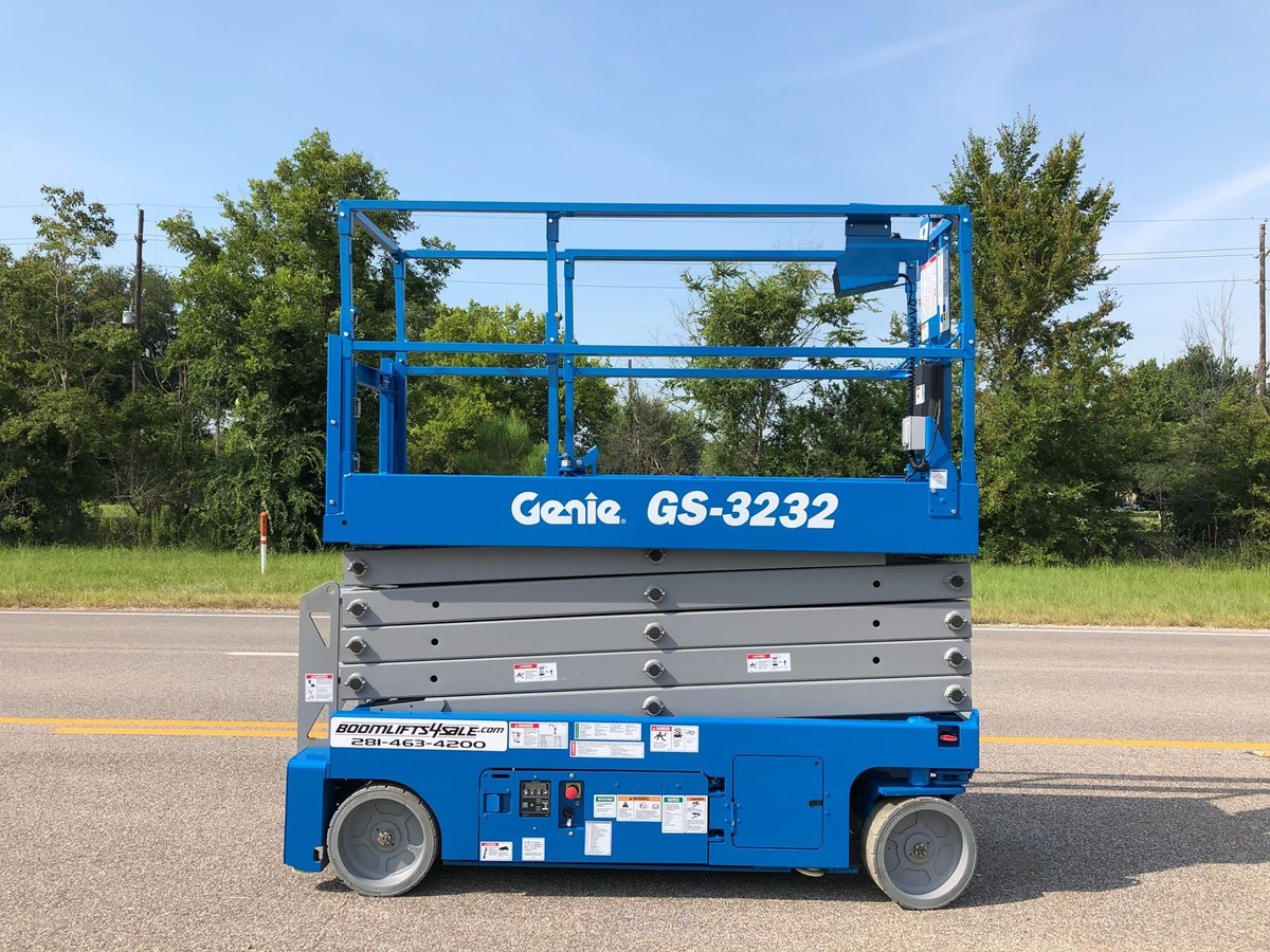 イグドラシルオリンピア　3まい GENIE 3232 electric scissor lift *REFURBISHED WARRANTY* - DEALER
