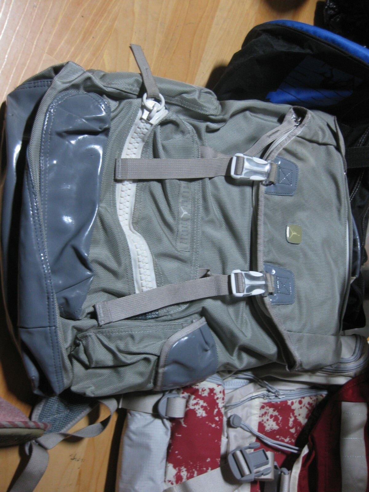 2010 Nike Jordan 11 Cool Grey Backpack Sneakerhead Collectible