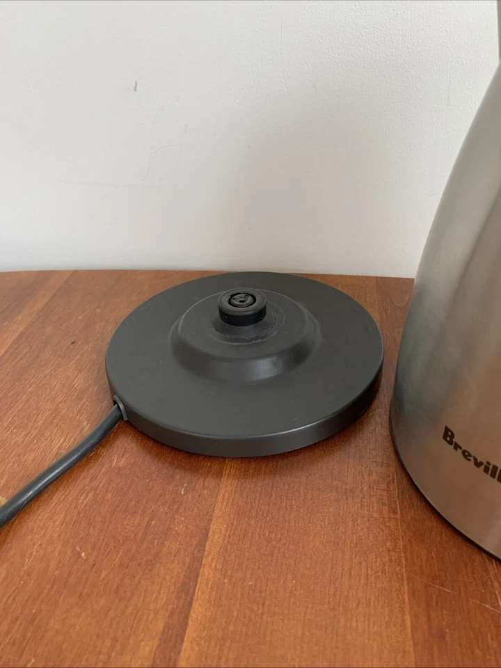 Hervidor de agua eléctrico inalámbrico Breville BKE450XL 1,7 LS de acero inoxidable moda Foto 2 de 4