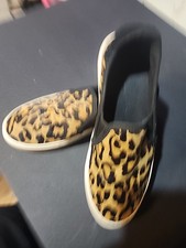 UGG Women’s Leopard Print Slip-On Sneakers  7 US 38 EU Casual Flats Shoes EUC 