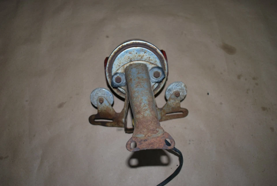 YAMAHA GT80 TAIL LIGHT AND BRACKET - Image 4 of 4