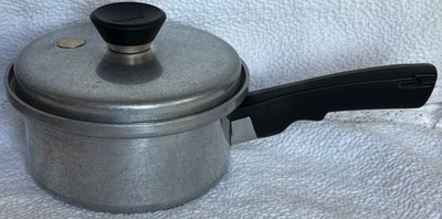Vintage MIRRO 1251M Aluminum 1 qt Sauce Pan Made In The USA 6 Inch Sits Flat