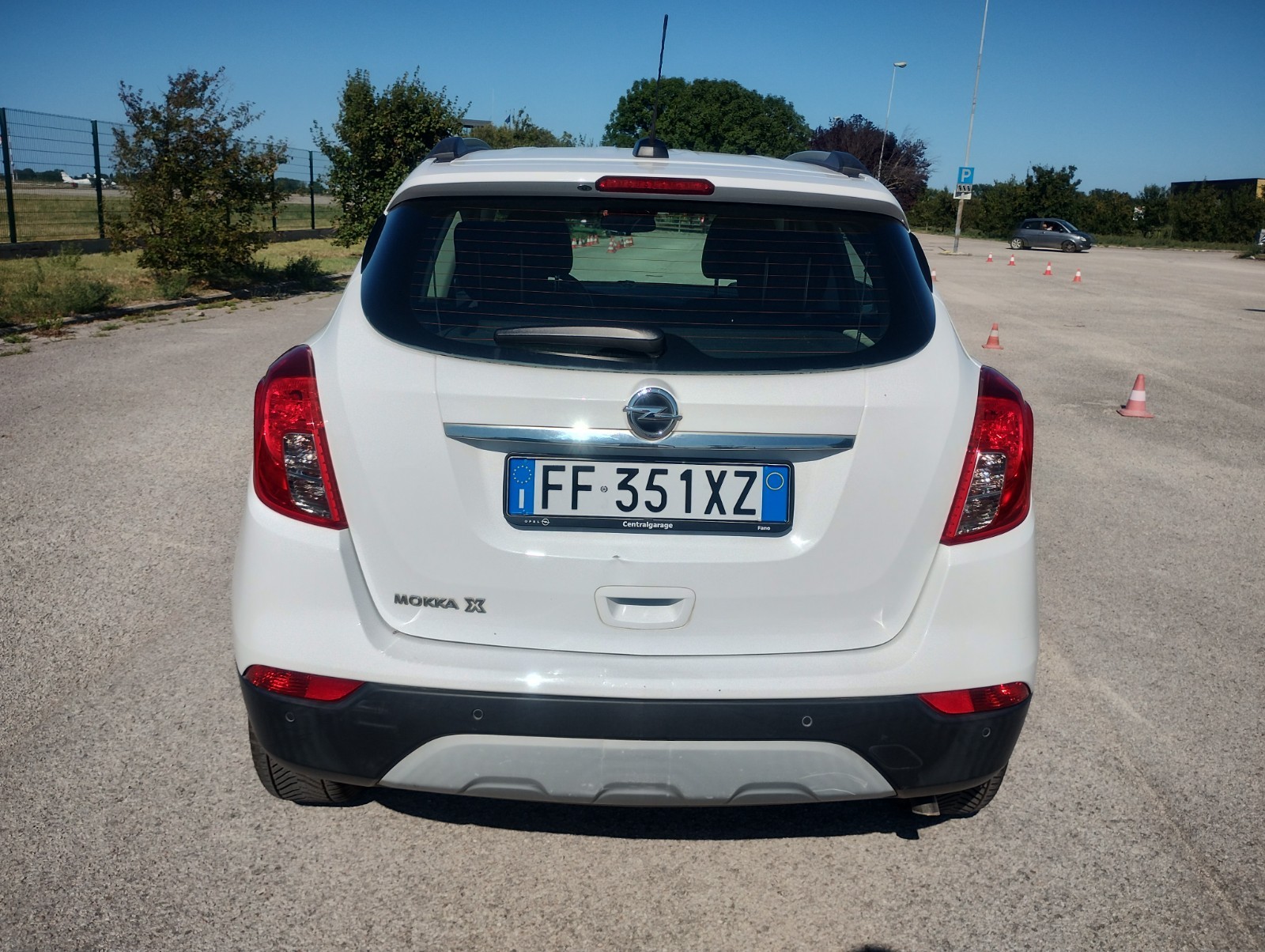 Opel Mokka bianca 1.6 benzina anno 2016 - 79000 km foto 6
