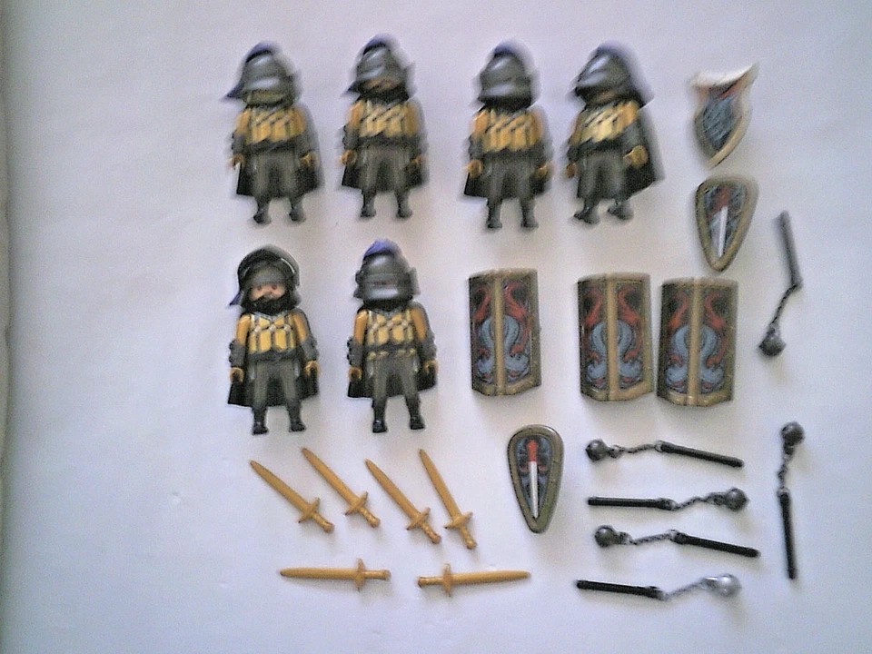 LOT DE PLAYMOBIL   * 6 CHEVALIERS VETUS DE NOIR ET DORE + ACCESSOIRES * - Photo 1/1