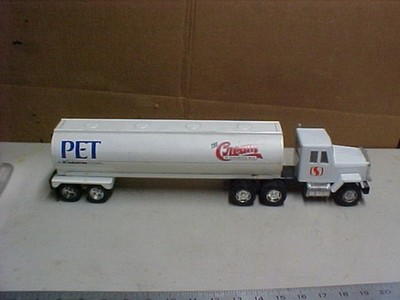 Ertl PET Milk Tanker Truck The cream of evaporated milk Semi Tractor Trailer