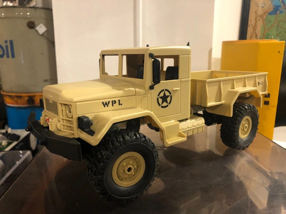 Camion Militare americano Radiocomandato 4x4 scala 1/16 con Luci beige 2.4Ghz - Immagine 3 di 4