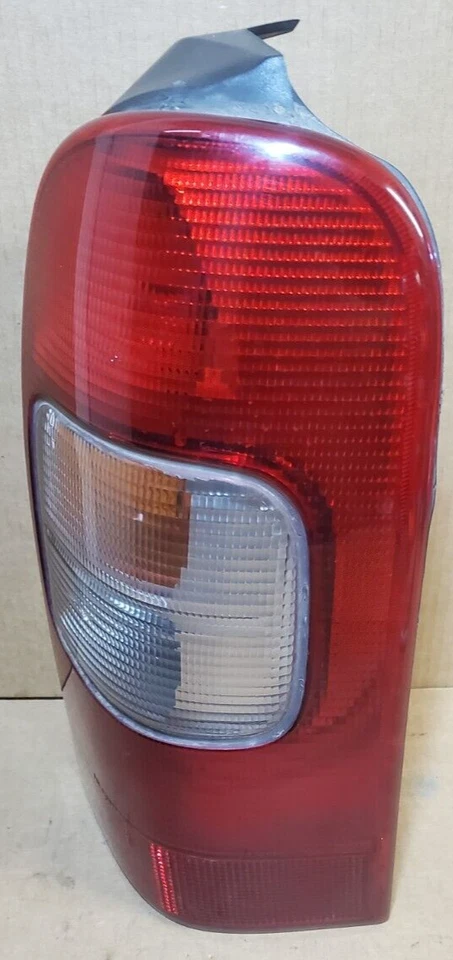 97- 04 Oldsmobile Silhouette 97-05 Venture 99-05 Montana Passenger Tail Light Foto 3 de 4