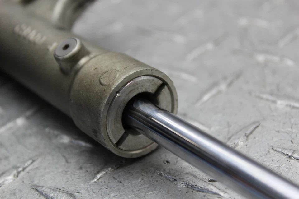 Suzuki GSXR600 2005 amortiguador de dirección estabilizador 51750-40F50 Foto 4 de 4