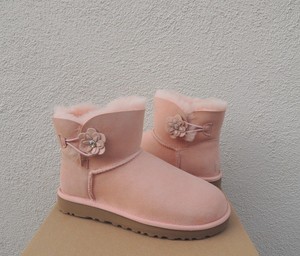 peach colored uggs