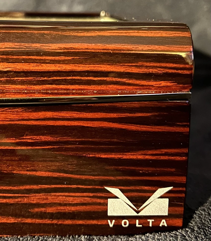 Коробка для 8 часов Volta из черного дерева 11 дюймов x 10,5 дюйма x 4 дюйма - Изображение 3 из 4