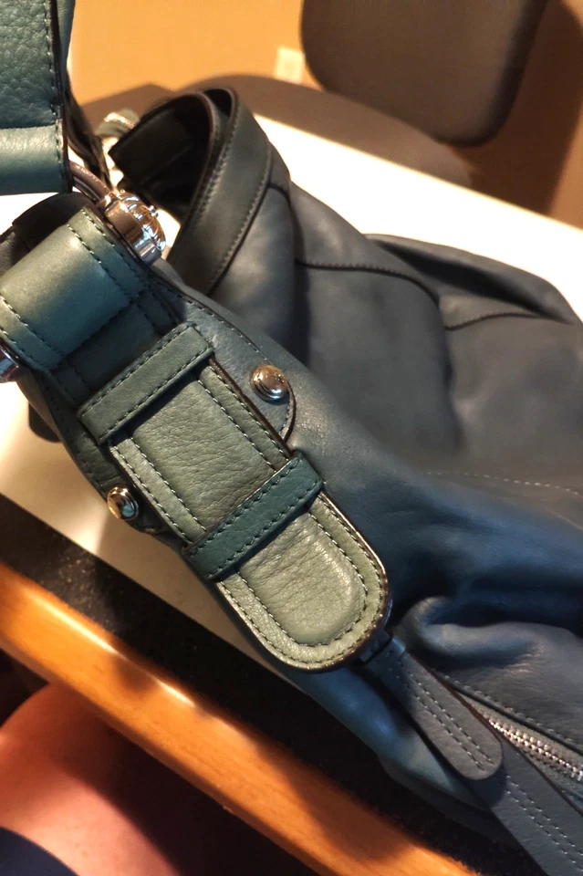 全新带标签 B Makowsky 皮革绿色银色五金挎包钱包购物袋 MSRP $268 — 第 2/4 张图片