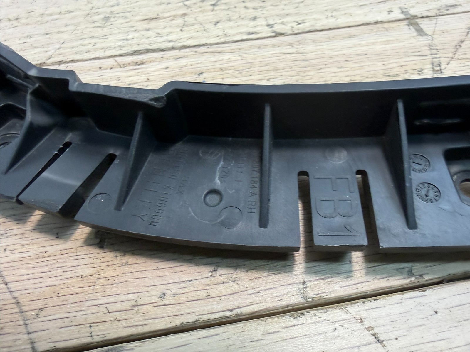 2013 BENTLEY CONTINENTAL GT FRONT RIGHT BUMPER BRACKET OEM 3W3807184A